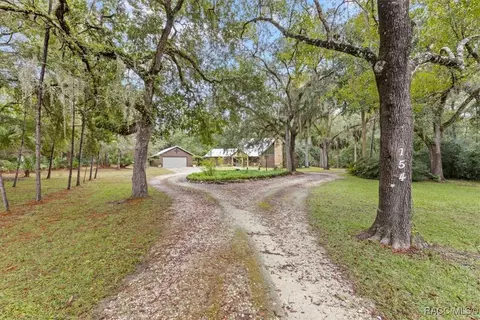 Exterior - 154 SE Hammock Rd, Inglis, FL 34449 photo 2 of 10