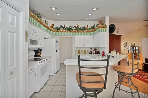 Kitchen - 3682 E Lake Todd Dr, Hernando, FL 34442 photo 4 of 5