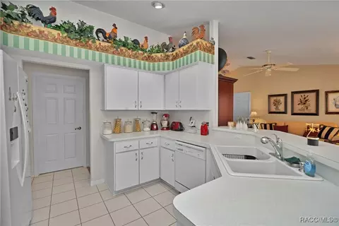 Kitchen - 3682 E Lake Todd Dr, Hernando, FL 34442 photo 2 of 5