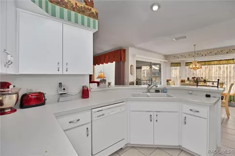 Kitchen - 3682 E Lake Todd Dr, Hernando, FL 34442 photo 3 of 5