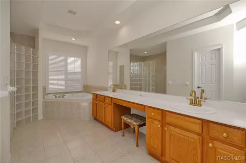 Bath - 83 W Mickey Mantle Path, Hernando, FL 34442 photo 1 of 4