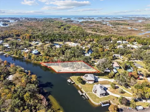 33 Magnolia Ave, Yankeetown, FL 34498