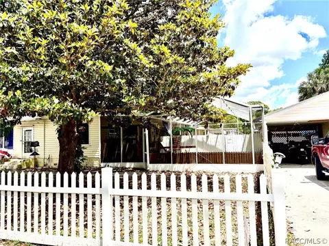 8358 W Highland St, Homosassa, FL 34448