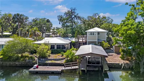1203 SE Kings Bay Dr, Crystal River, FL 34429