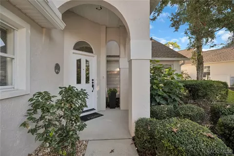 5 W Byrsonima Loop, Homosassa, FL 34446