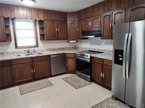 Kitchen - 119 Risher Ave, Inglis, FL 34449 photo 2 of 3