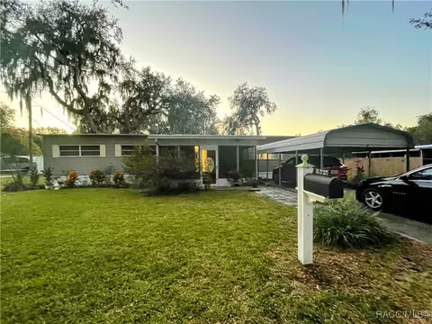 1146 Cr 482 Rd N, Lake Panasoffkee, FL 33538