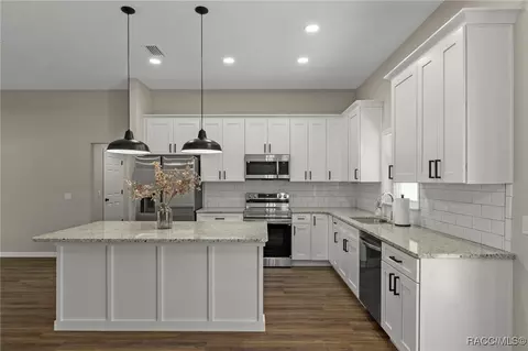 Kitchen - 922 E Hobart Ln, Hernando, FL 34442 photo 2 of 3