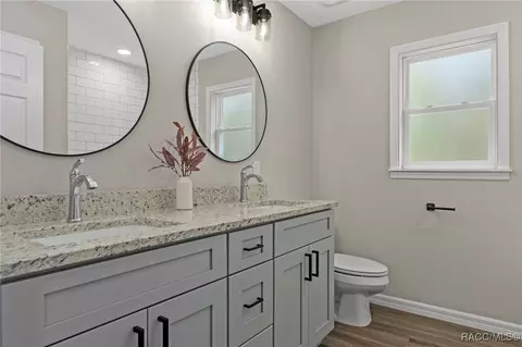 Bath - 922 E Hobart Ln, Hernando, FL 34442 photo 3 of 4