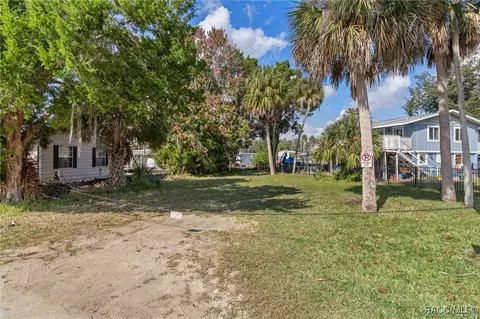 10199 W Blue Springs Ct, Homosassa, FL 34448