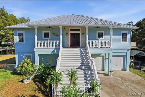 5 Palm Dr, Yankeetown, FL 34498