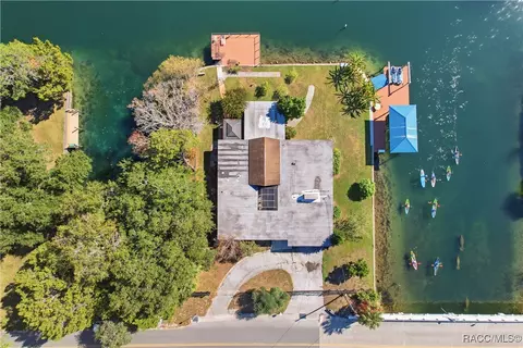 241 SE Kings Bay Dr, Crystal River, FL 34429