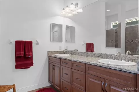 Bath - 1454 W Laurel Glen Path, Hernando, FL 34442 photo 2 of 5