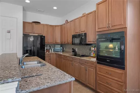 Kitchen - 1454 W Laurel Glen Path, Hernando, FL 34442 photo 2 of 4