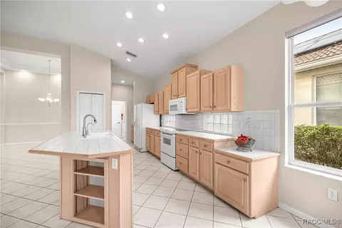 Kitchen - 51 W Doerr Path, Hernando, FL 34442 photo 3 of 3