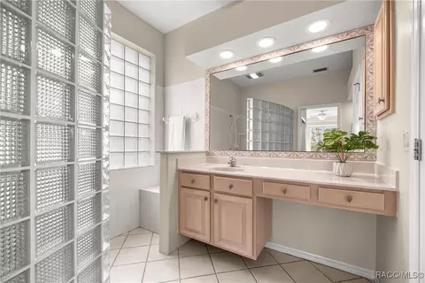 Bath - 51 W Doerr Path, Hernando, FL 34442 photo 2 of 4