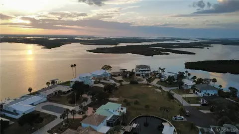 11999 W Bayshore Dr, Crystal River, FL 34429