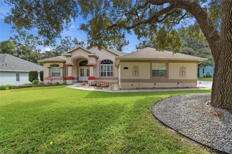 63 Greentree St, Homosassa, FL 34446