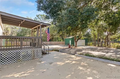 193 Gladys Ave, Inglis, FL 34449 photo 4