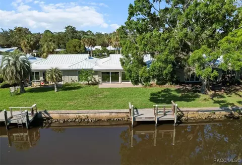 11286 W Bayshore Dr, Crystal River, FL 34429