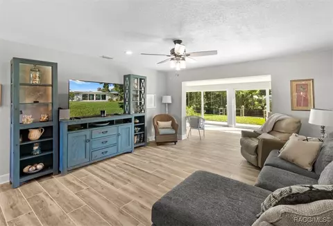11286 W Bayshore Dr, Crystal River, FL 34429