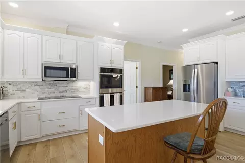 Kitchen - 1200 N Annapolis Ave, Hernando, FL 34442 photo 4 of 6