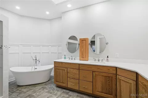 Bath - 1200 N Annapolis Ave, Hernando, FL 34442 photo 1 of 5
