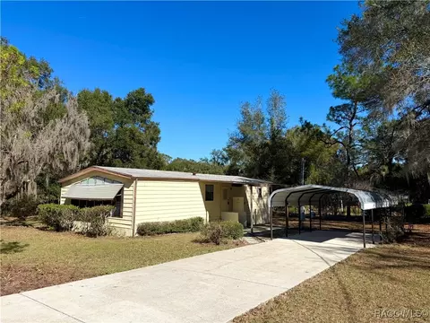 9061 S Starfish Ave, Floral City, FL 34436