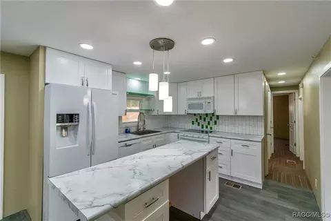 3831 E Camelot Pl, Hernando, FL 34442 photo 7