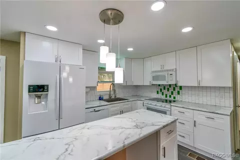 3831 E Camelot Pl, Hernando, FL 34442 photo 8