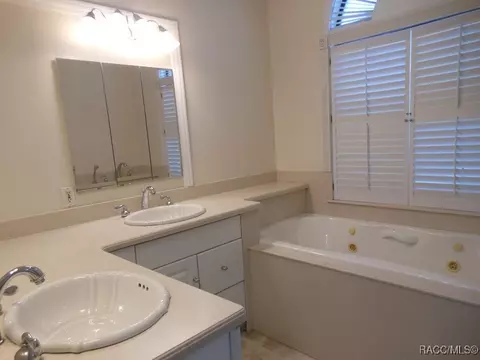 Bath - 439 E Reehill St, Lecanto, FL 34461 photo 2 of 5