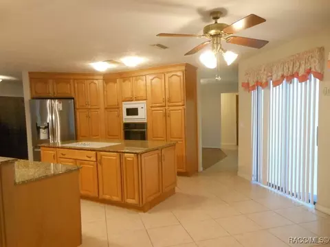 Kitchen - 439 E Reehill St, Lecanto, FL 34461 photo 1 of 2
