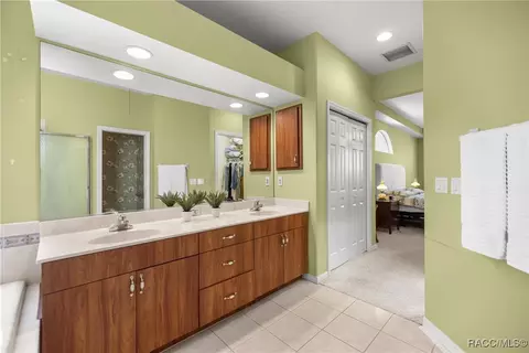 Bath - 389 W Doerr Path, Hernando, FL 34442 photo 3 of 4