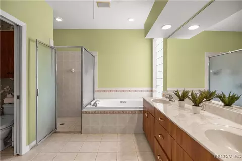Bath - 389 W Doerr Path, Hernando, FL 34442 photo 1 of 4