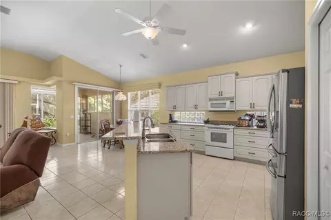 Kitchen - 389 W Doerr Path, Hernando, FL 34442 photo 1 of 4