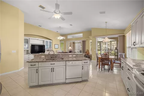 Kitchen - 389 W Doerr Path, Hernando, FL 34442 photo 4 of 4