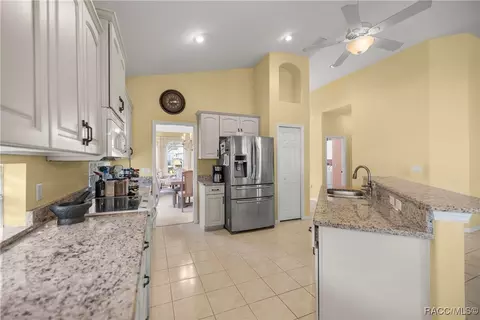 Kitchen - 389 W Doerr Path, Hernando, FL 34442 photo 3 of 4