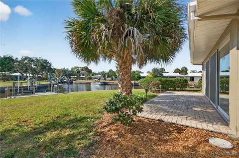 11243 W Bayshore Dr, Crystal River, FL 34429