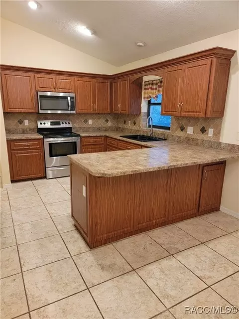 Kitchen - 1725 E Monopoly Loop, Inverness, FL 34453 photo 1 of 3