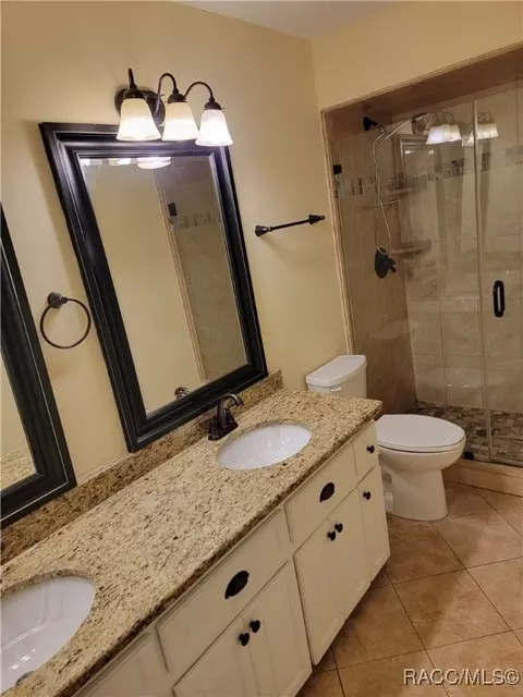 Bath - 1725 E Monopoly Loop, Inverness, FL 34453 photo 1 of 2