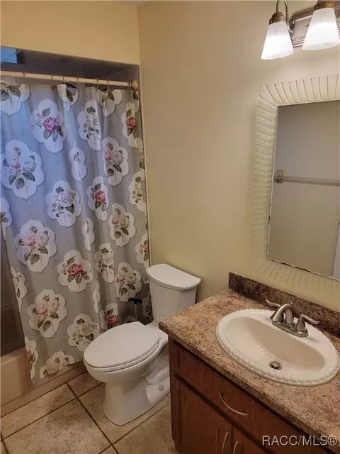 Bath - 1725 E Monopoly Loop, Inverness, FL 34453 photo 2 of 2