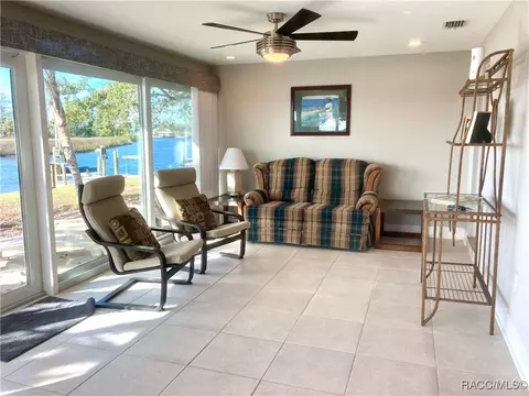 11580 W Bayshore Dr, Crystal River, FL 34429