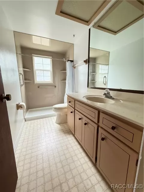 Bath - 2180 N 2152 N Page Ave, Hernando, FL 34442 photo 2 of 6