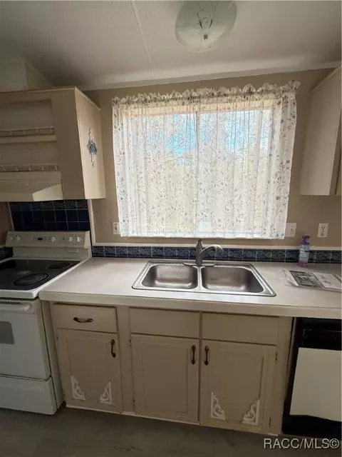 Kitchen - 2180 N 2152 N Page Ave, Hernando, FL 34442 photo 6 of 6