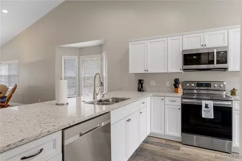 Kitchen - 1529 N Foxboro Loop, Crystal River, FL 34429 photo 2 of 3