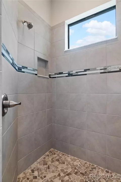 Bath - 263 W Doerr Path, Hernando, FL 34442 photo 3 of 5