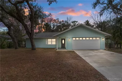 11108 W Thoreau Pl, Crystal River, FL 34428