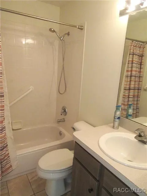 Bath - 6347 W Glynborne Loop, Crystal River, FL 34429 photo 1 of 4