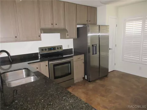 Kitchen - 6347 W Glynborne Loop, Crystal River, FL 34429 photo 2 of 5