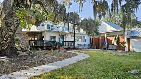 5415 Riverside Dr, Yankeetown, FL 34498